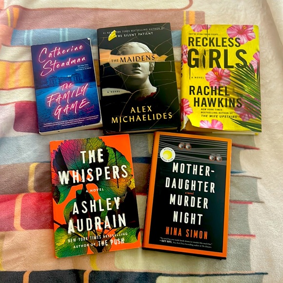 Other - Thriller book bundle!